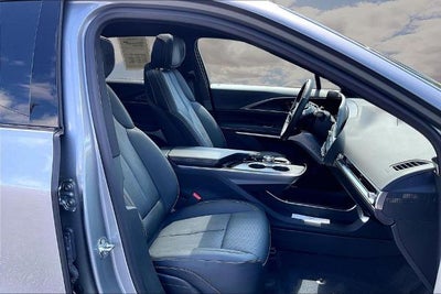 2025 Cadillac LYRIQ Luxury 3