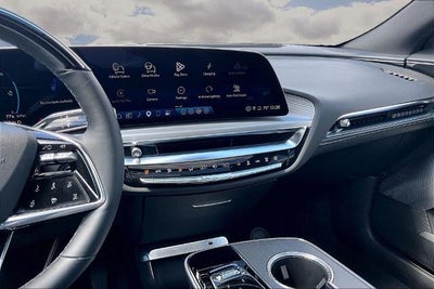2025 Cadillac LYRIQ Luxury 3