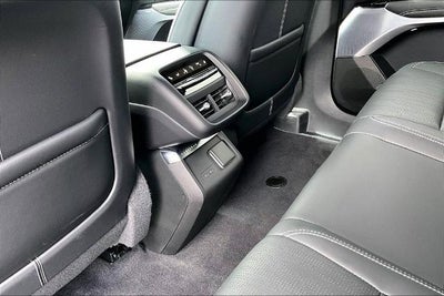 2025 Cadillac LYRIQ Luxury 3