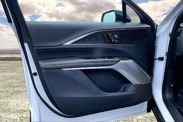2025 Cadillac LYRIQ Luxury 3