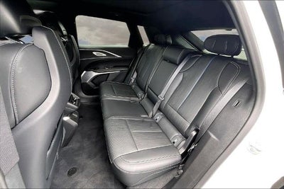 2025 Cadillac LYRIQ Luxury 3