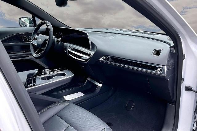 2025 Cadillac LYRIQ Luxury 3