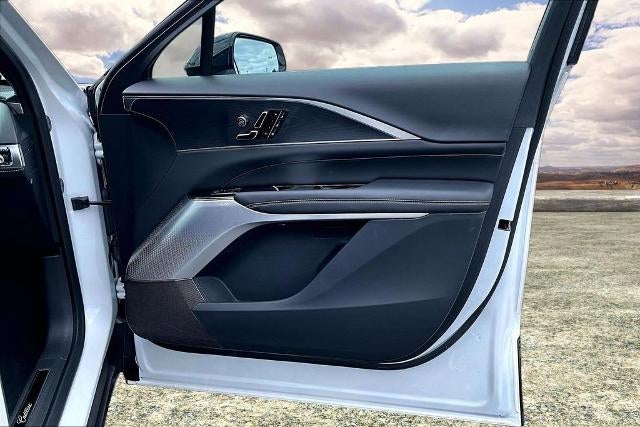 2025 Cadillac LYRIQ Luxury 3
