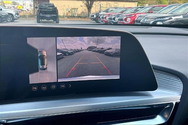 2025 Cadillac LYRIQ Luxury 3