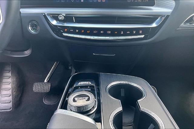 2025 Cadillac LYRIQ Luxury 3