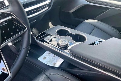 2025 Cadillac LYRIQ Luxury 3