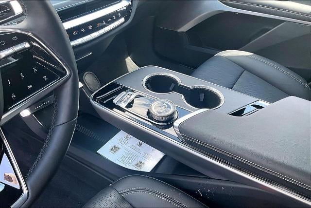 2025 Cadillac LYRIQ Luxury 3