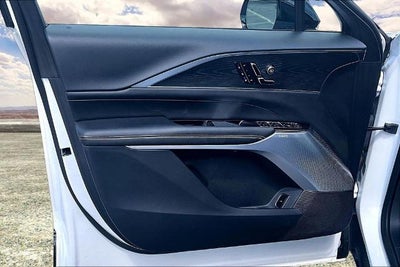 2025 Cadillac LYRIQ Luxury 3