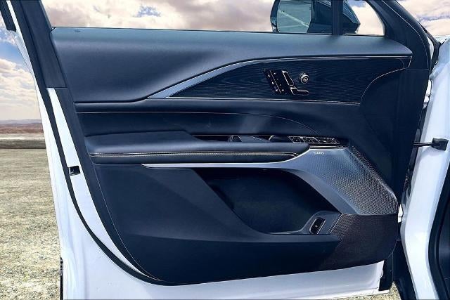 2025 Cadillac LYRIQ Luxury 3