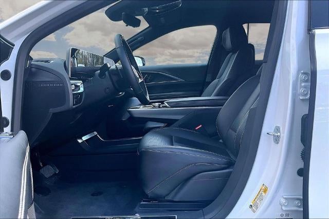 2025 Cadillac LYRIQ Luxury 3