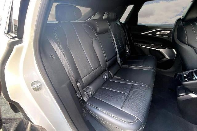 2025 Cadillac LYRIQ Luxury 3