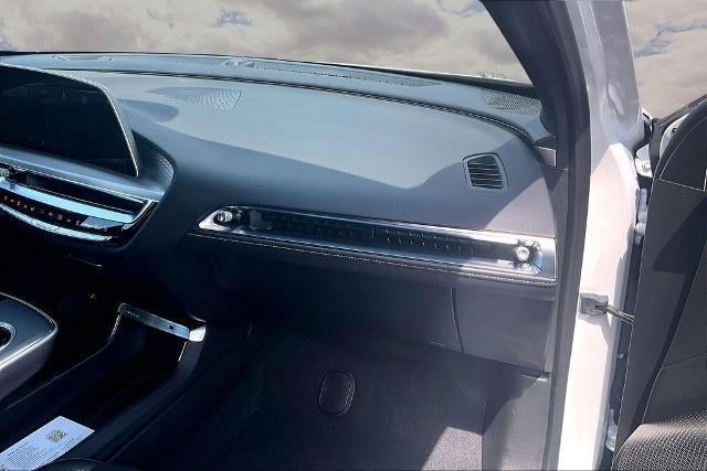 2025 Cadillac LYRIQ Luxury 3