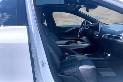 2025 Cadillac LYRIQ Luxury 3