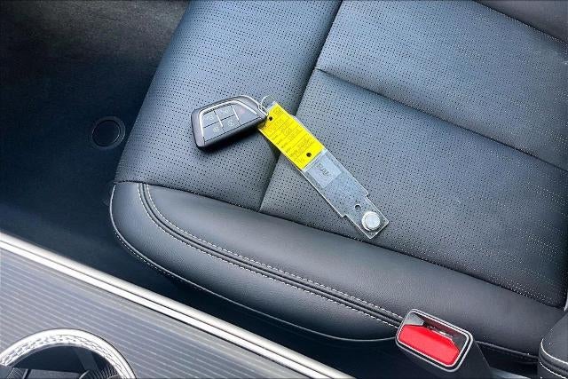 2025 Cadillac LYRIQ Luxury 3