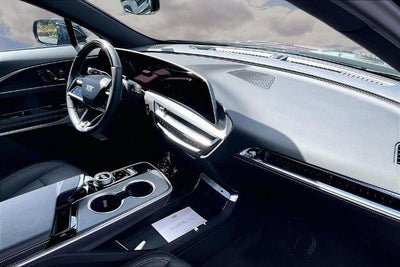 2025 Cadillac LYRIQ Luxury 3