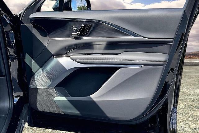 2025 Cadillac LYRIQ Luxury 3
