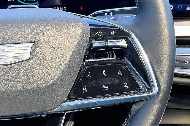 2025 Cadillac LYRIQ Luxury 3