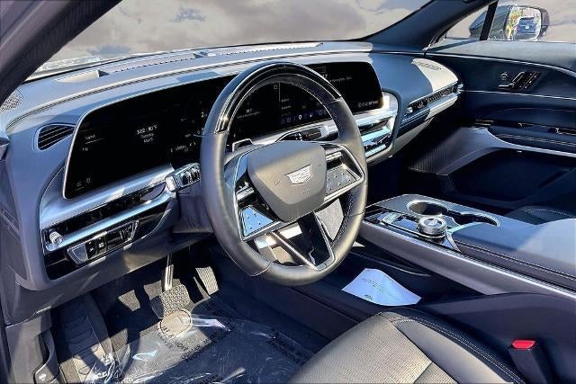 2025 Cadillac LYRIQ Luxury 3
