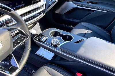 2025 Cadillac LYRIQ Luxury 3