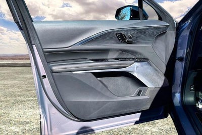 2025 Cadillac LYRIQ Luxury 3