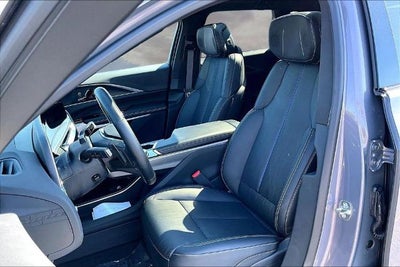 2025 Cadillac LYRIQ Luxury 3
