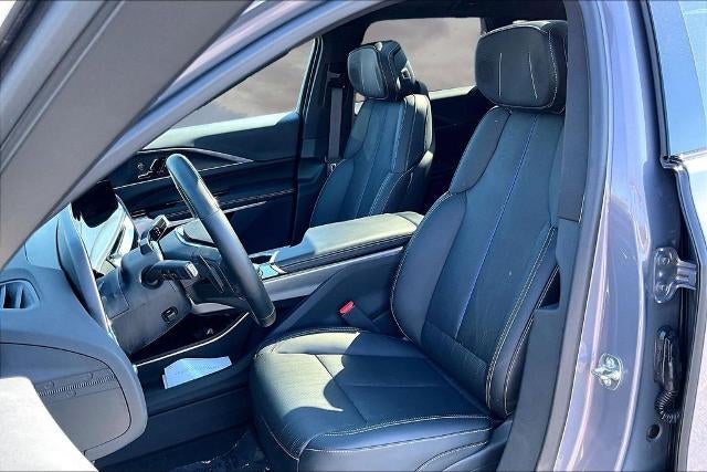 2025 Cadillac LYRIQ Luxury 3