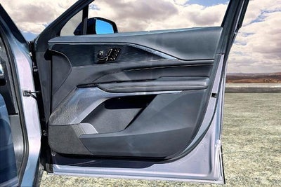 2025 Cadillac LYRIQ Luxury 3