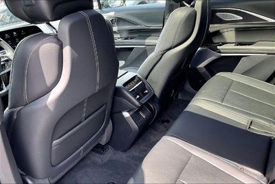 2025 Cadillac LYRIQ Luxury 3
