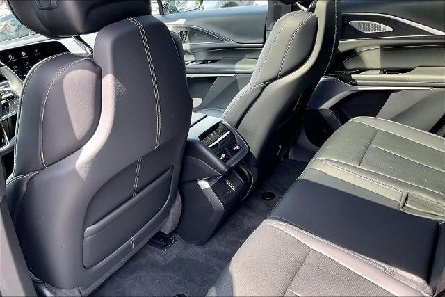 2025 Cadillac LYRIQ Luxury 3