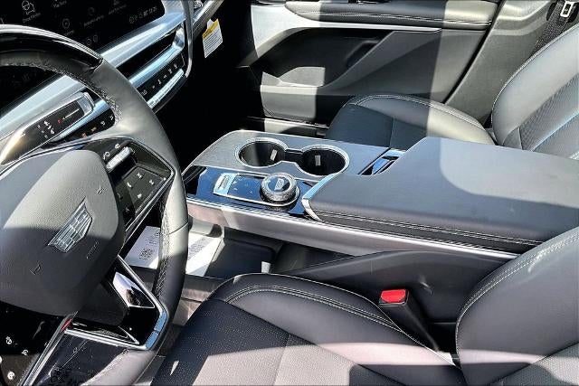 2025 Cadillac LYRIQ Luxury 3