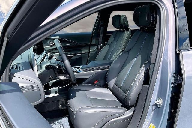 2025 Cadillac LYRIQ Luxury 3