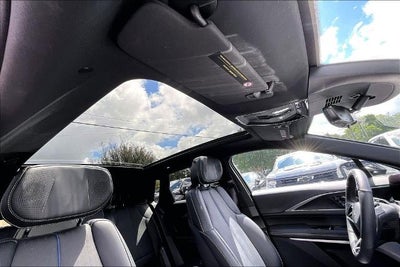 2025 Cadillac LYRIQ Luxury 3