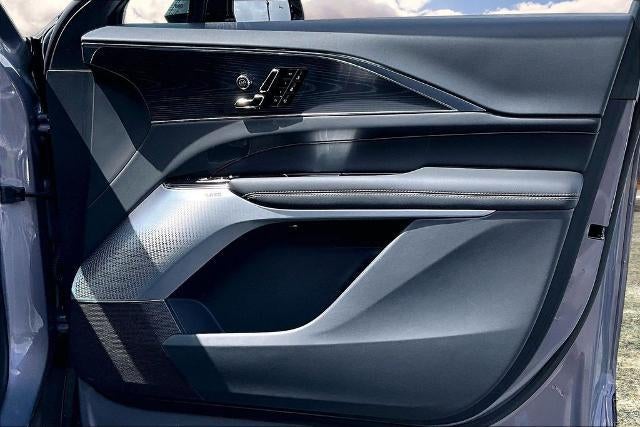 2025 Cadillac LYRIQ Luxury 3