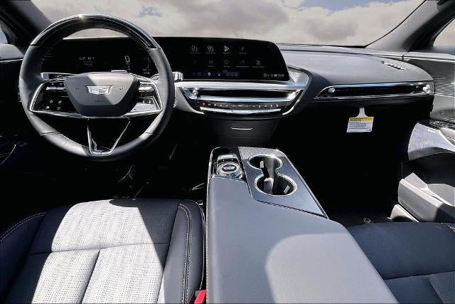 2025 Cadillac LYRIQ Luxury 3