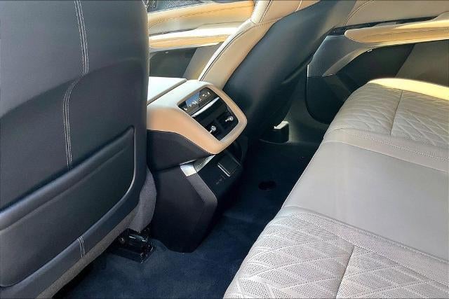 2025 Cadillac LYRIQ Luxury 3