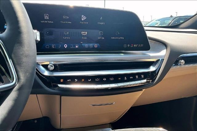 2025 Cadillac LYRIQ Luxury 3