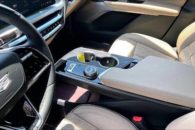 2025 Cadillac LYRIQ Luxury 3