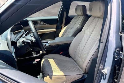 2025 Cadillac LYRIQ Luxury 3