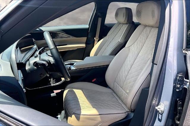 2025 Cadillac LYRIQ Luxury 3