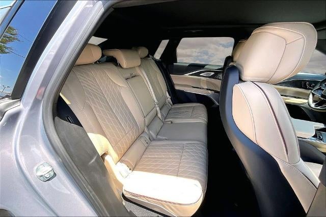 2025 Cadillac LYRIQ Luxury 3