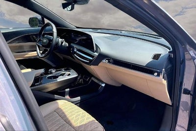 2025 Cadillac LYRIQ Luxury 3