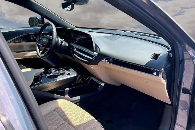 2025 Cadillac LYRIQ Luxury 3