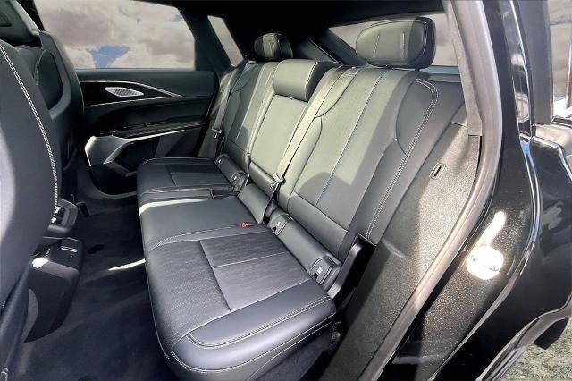 2024 Cadillac LYRIQ Sport 2