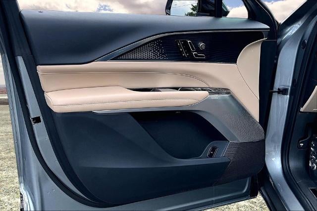 2024 Cadillac LYRIQ Sport 3