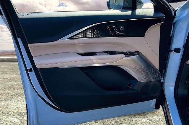 2024 Cadillac LYRIQ Sport 3