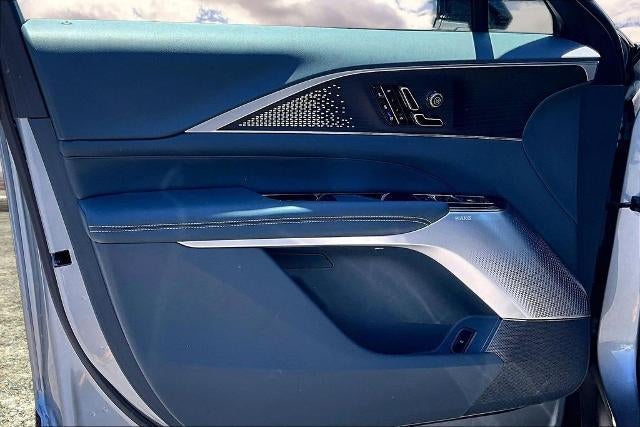 2025 Cadillac LYRIQ Sport 3