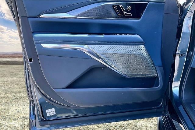 2025 Cadillac ESCALADE IQ Luxury 2