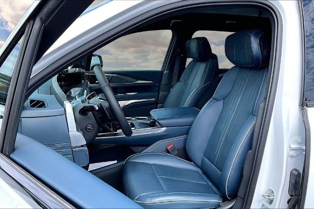 2025 Cadillac ESCALADE IQ Luxury 2