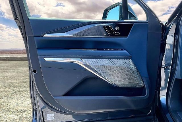 2025 Cadillac ESCALADE IQ Luxury 2