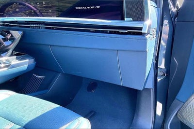 2025 Cadillac ESCALADE IQ Luxury 2